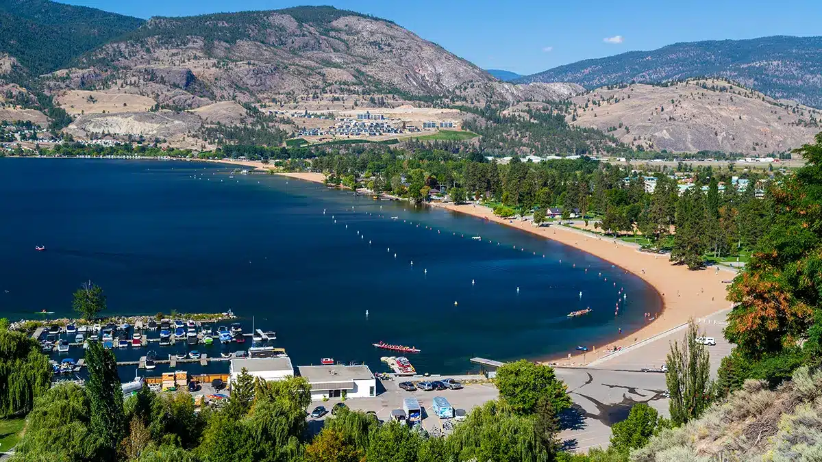 Okanagan Lake landscape representing Penticton and Kelowna